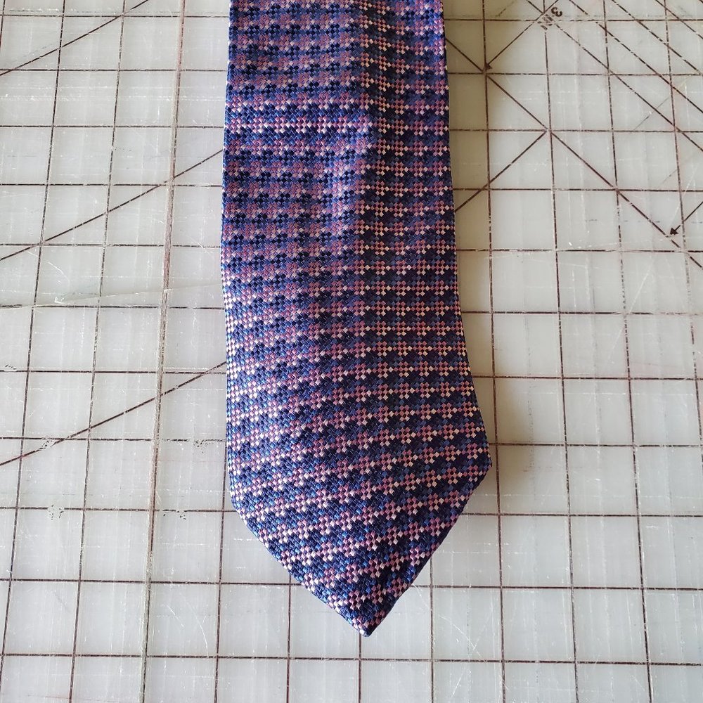 Geoffrey Beene Blue & Pink Patterned Silk Tie